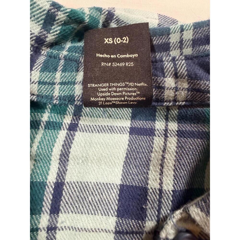 NWT Netflix Stranger Things x No Boundaries Cotton Cropped Flannel Size XS (0-2) - Picture 5 of 12